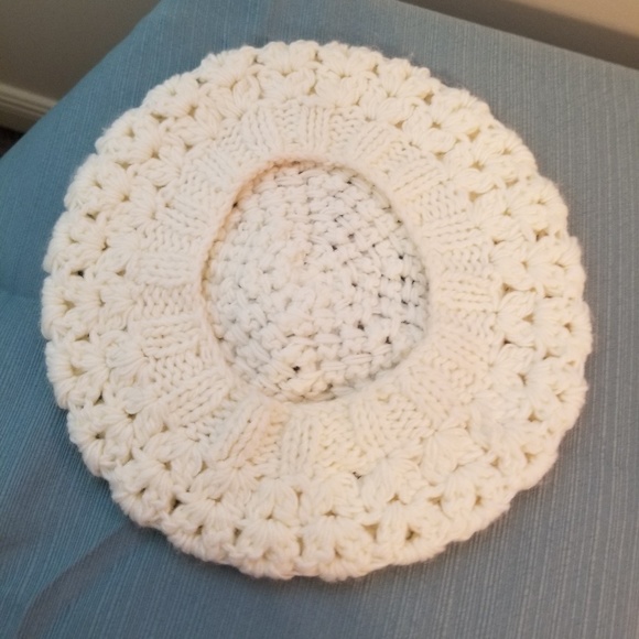 Crochet beanie hat - Picture 3 of 3